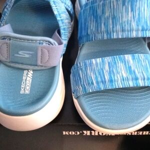 Skechers Goga Max sandal size 8